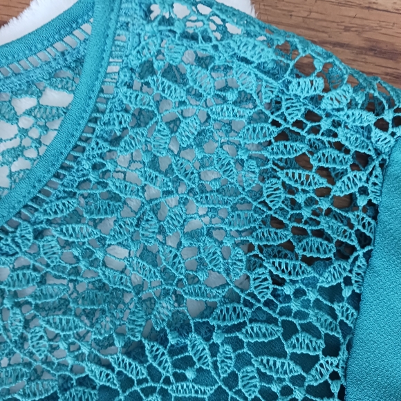 Worthington • Women's Plus Size Knit Lace Detail Flutter Sleeve Tunic Blouse - Picture 7 of 16